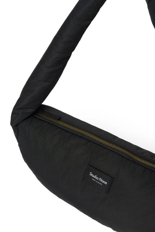 Schwarze Puffy Mini-Umhängetasche