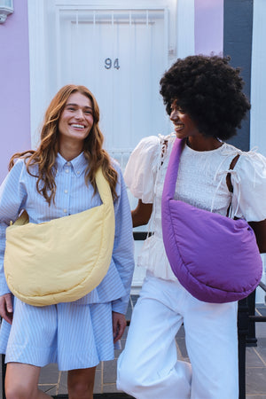 Lila Textured Puffy-Umhängetasche