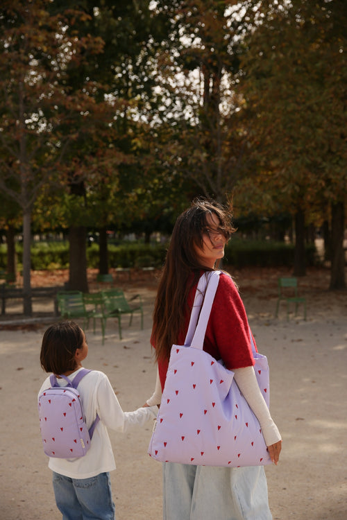 Lila Puffy Mom-Bag mit Herzen