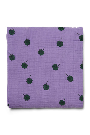 Große Musselintücher mit lilafarbenem Kleeblattmuster