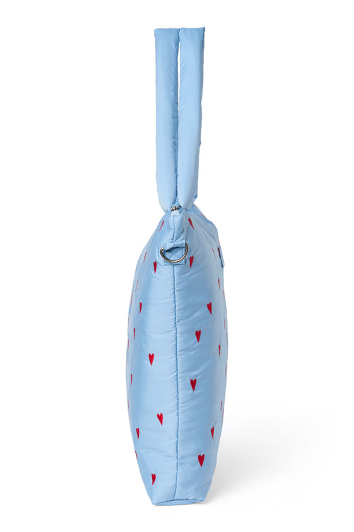 Hellblaue Puffy-Wickeltasche mit Herzen