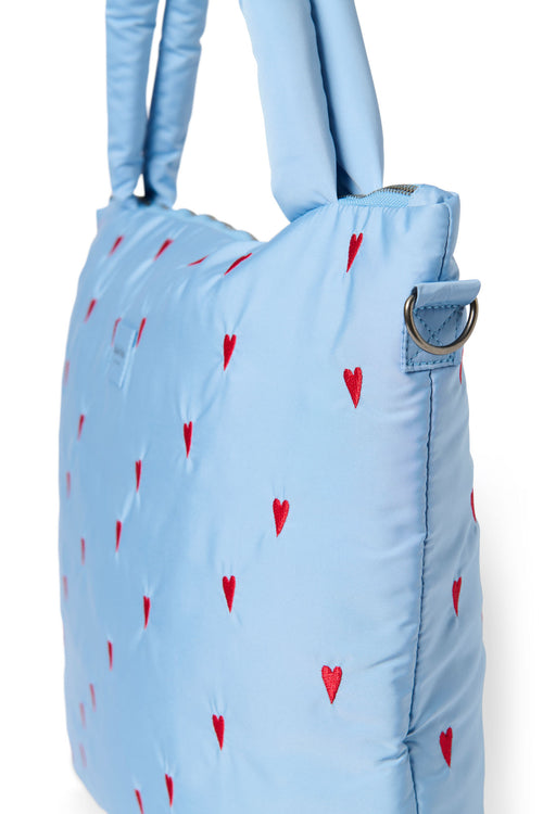 Hellblaue Puffy-Wickeltasche mit Herzen