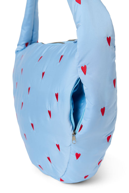 Hellblaue Puffy-Umhängetasche mit Herzen