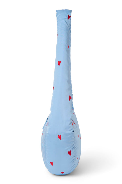 Hellblaue Puffy Mini-Umhängetasche mit Herzen