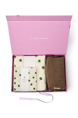 Geschenkset mit braunen Neugeborenen-Essentials