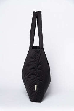 Schwarze wattierte Mom Bag