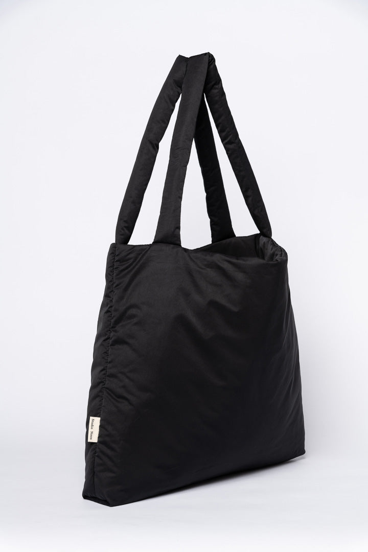 Schwarze wattierte Mom Bag