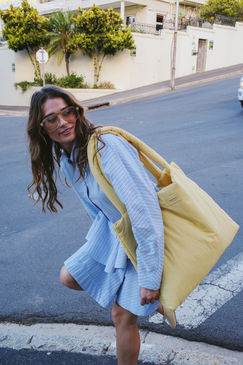 Buttergelbe Textured Puffy Mom-Bag