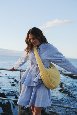 Buttergelbe Textured Puffy-Umhängetasche