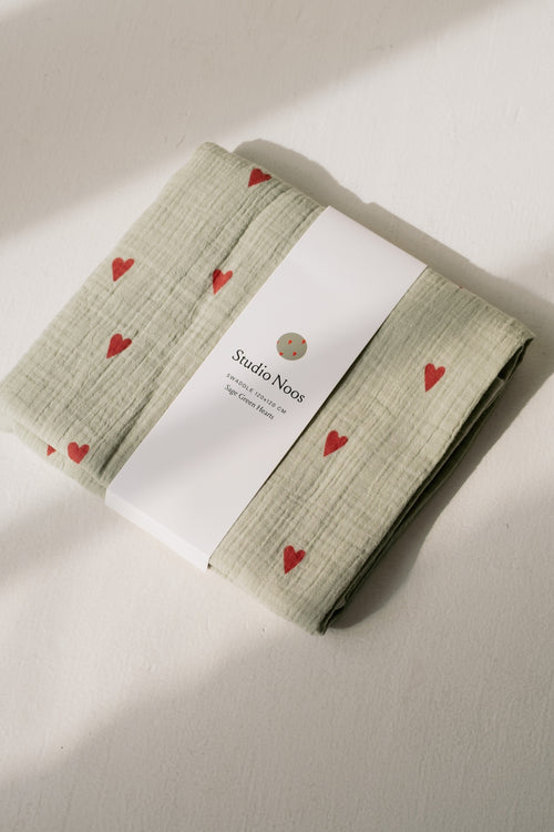 Mittlere Musselintücher mit grünem Hearts-Print