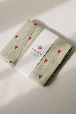 Mittlere Musselintücher mit grünem Hearts-Print