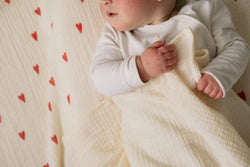 Mittlere Musselintücher mit beigefarbenem Hearts-Muster