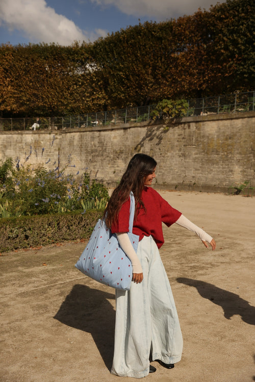Hellblaue Puffy Mom-Bag mit Herzen