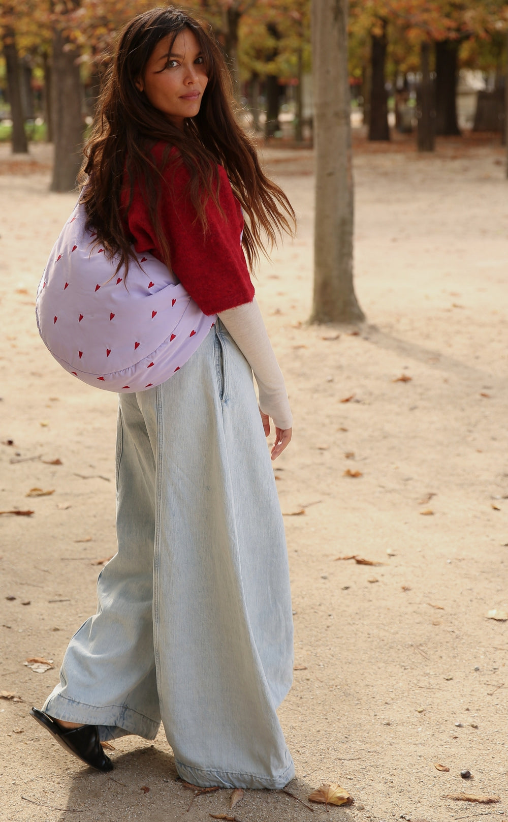 Lila Puffy-Umhängetasche mit Herzen