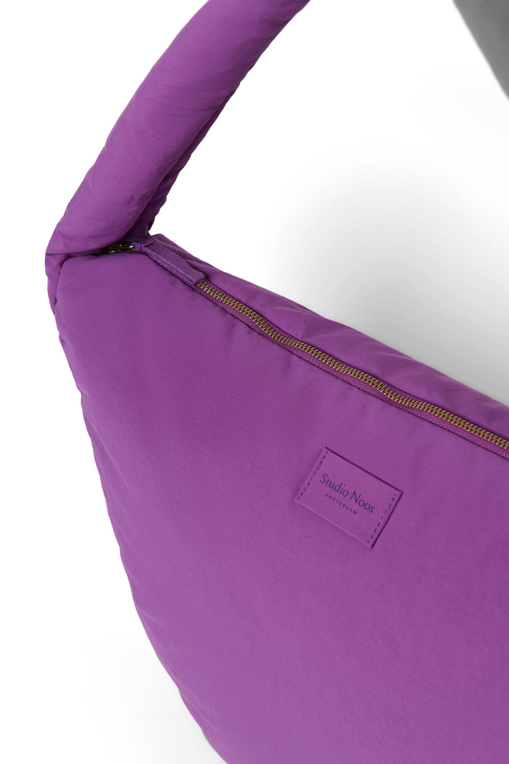 Lila Textured Puffy-Umhängetasche