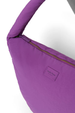Lila Textured Puffy-Umhängetasche