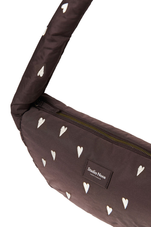 Braune Hearts Puffy Mini-Umhängetasche