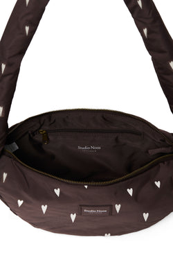 Braune Puffy Mini-Umhängetasche mit Herzen