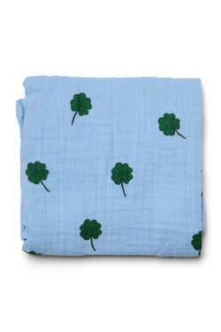 Mittlere Wickeldecke mit hellblauem Kleeblatt-Muster