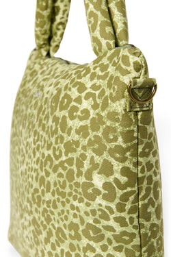 Green Leopard Cotton-Wickeltasche