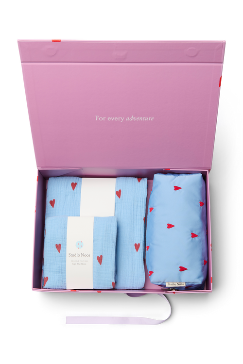 Newborn Essentials Geschenkset | Hellblaue Herzen