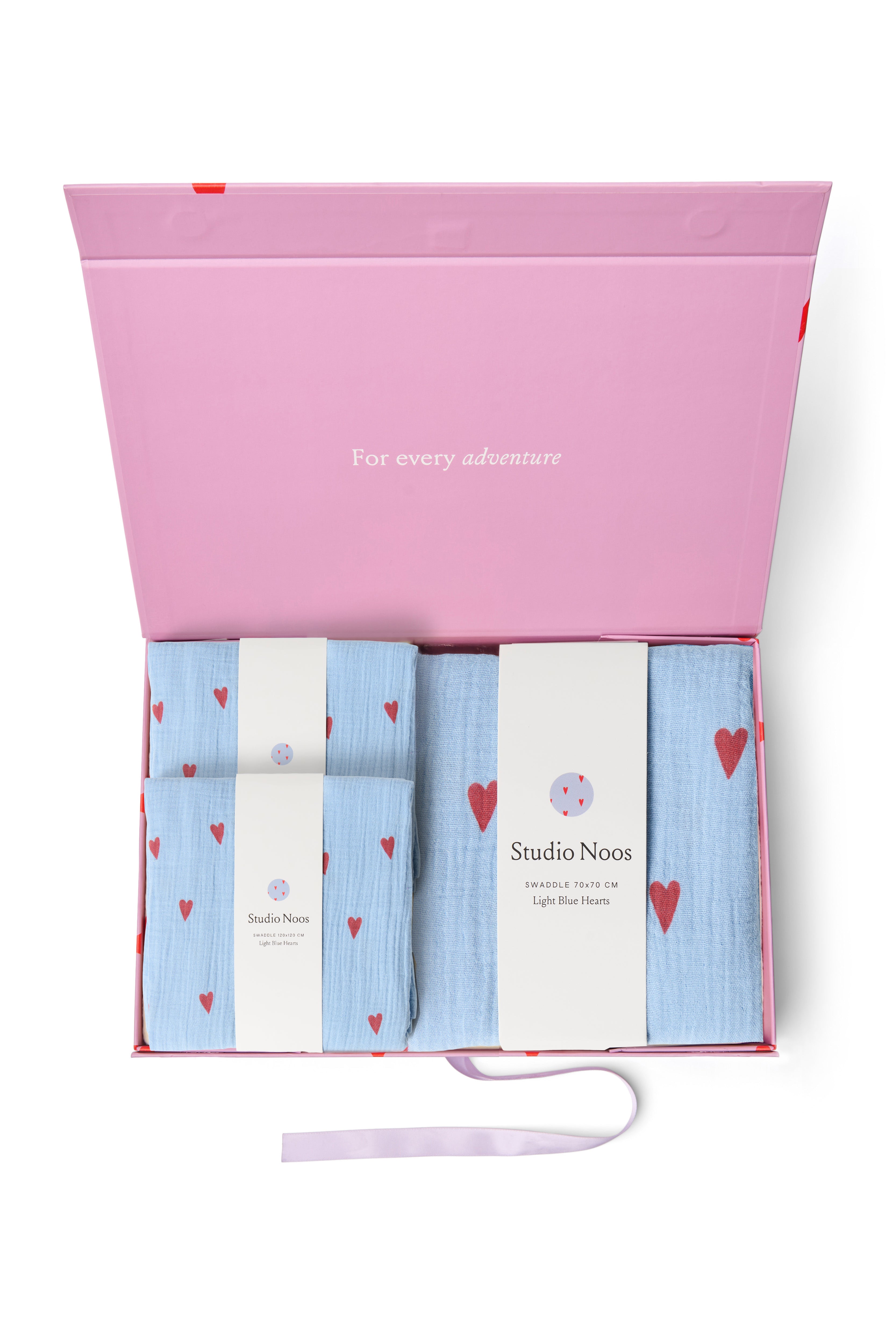 Geschenkset mit blauen Herzchen-Musselintüchern