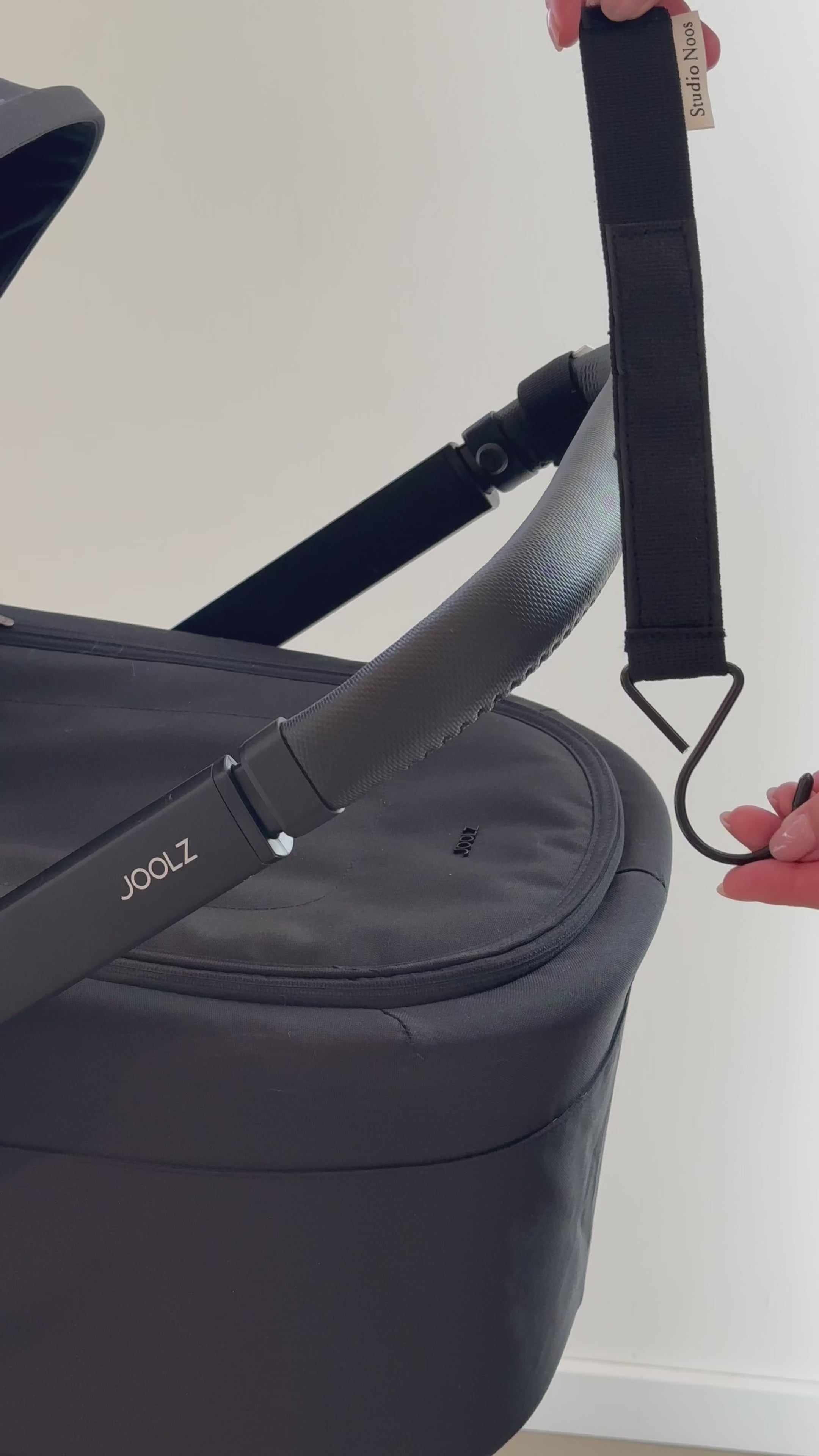 SN Stroller Straps Hooks | Schwarze